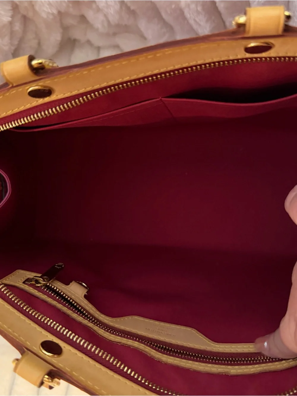 2014 Louis Vuitton Monogram Vernis Brea MM  in Rose Indien
